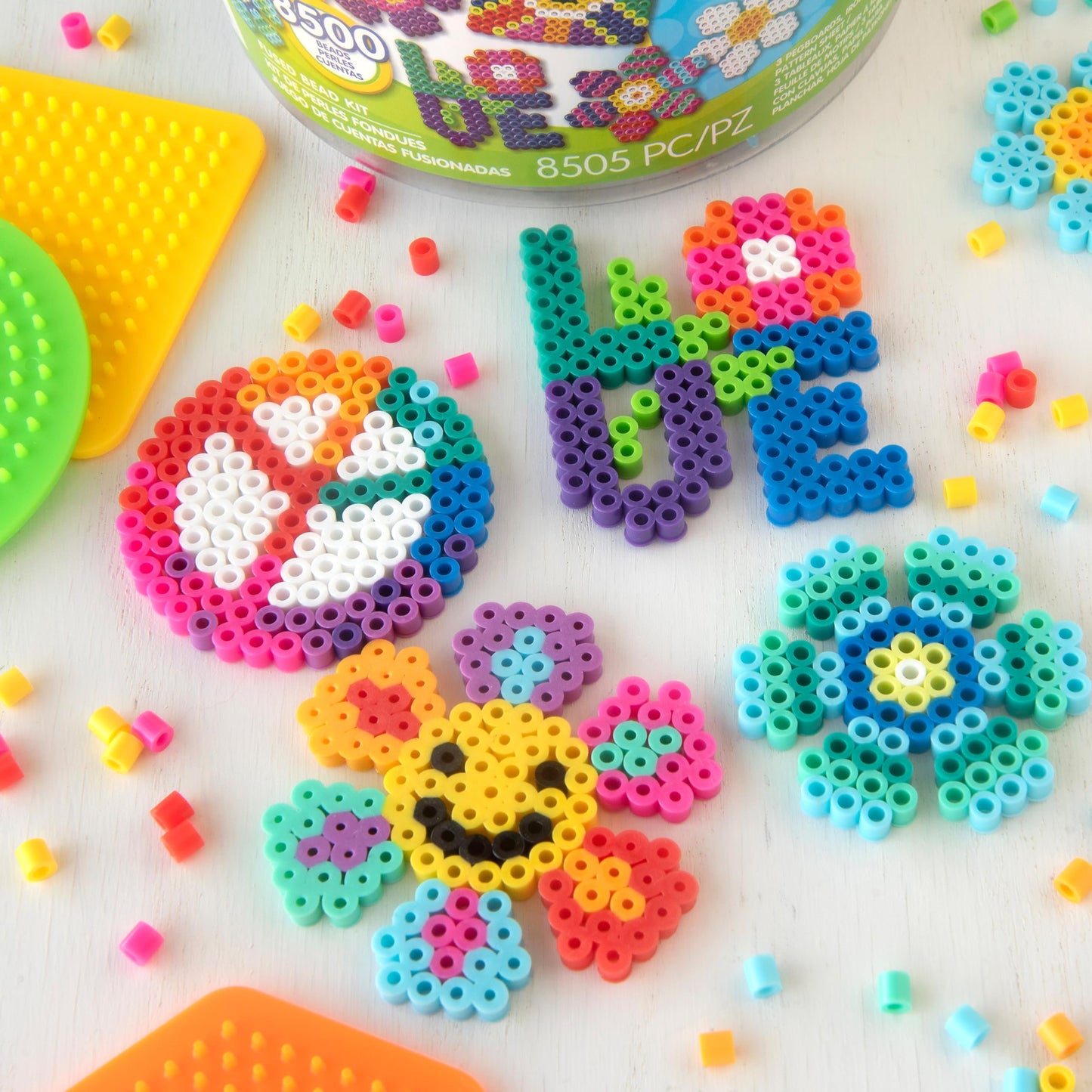 Perler 80-42988 Daisy Love Big Bucket Fused Bead Activity Kit with 16 Unique Patterns, Multicolor, 8505 Pieces